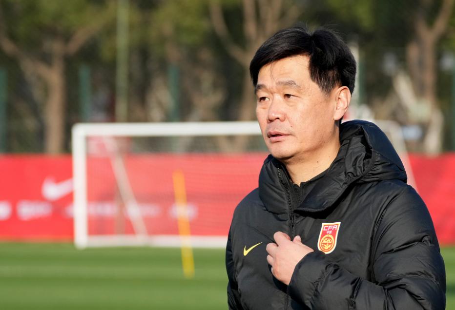 李霄鹏为中国脸面而战,央视采访李霄鹏足球之夜