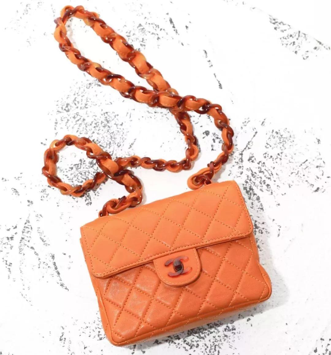 看完了Chanel富贵儿玳瑁，我默默放下了手中的皮质金链...