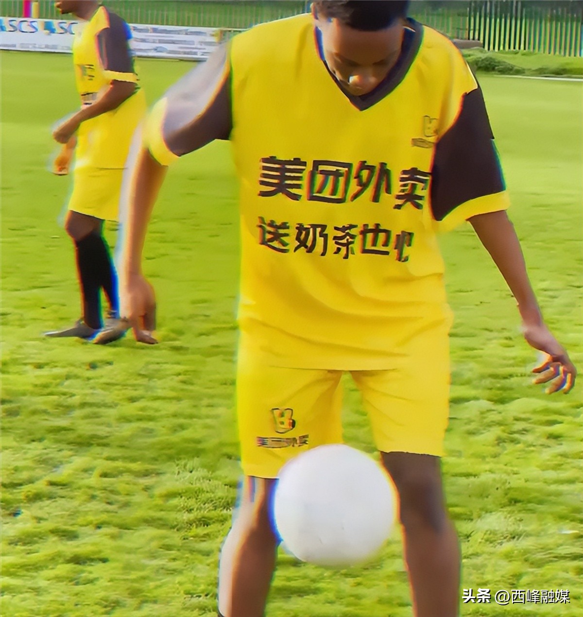 加纳球衣撞衫外卖小哥狗狗,加纳世界杯球衣