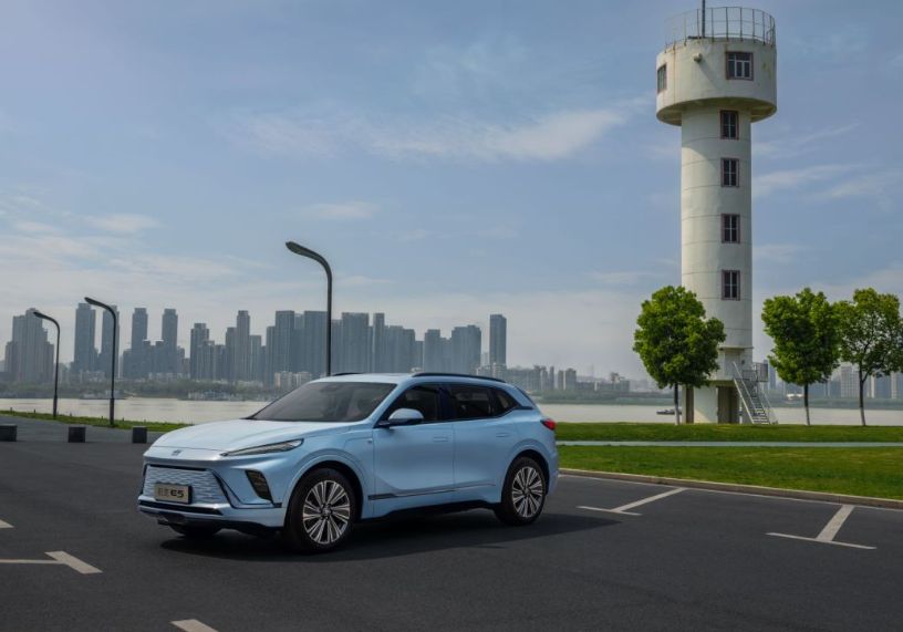 ​10天突破8000台，油电同价的别克E5把合资电动车玩明白了