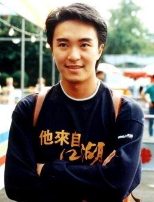 周星驰成名之路背后的辛酸,周星驰成名心酸史