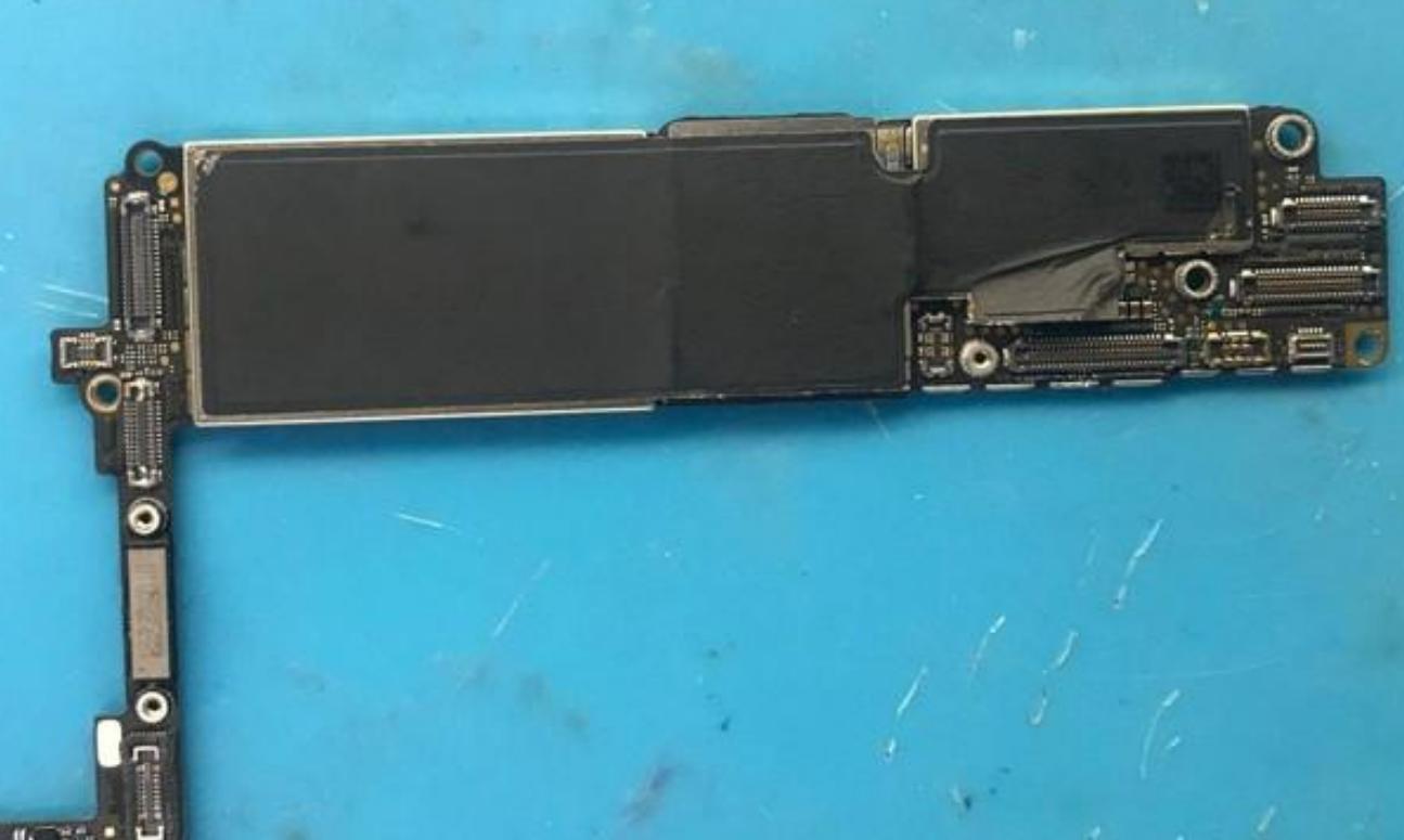 iphone8plus和小米11哪个好,iphone8plus与小米11Pro对比