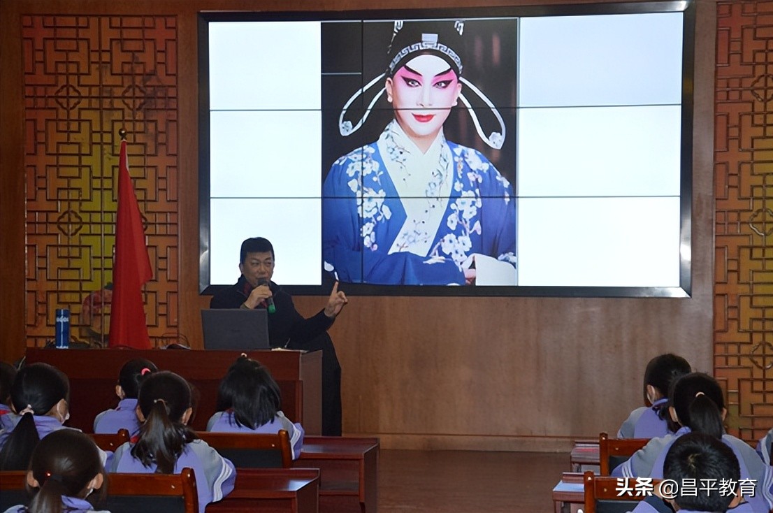 要让戏曲圈粉年轻一代,传统戏曲直播间里圈粉无数