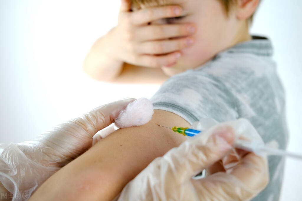 害怕打针的小朋友又哭又闹,孩子打针吃药咳嗽都不好怎么办