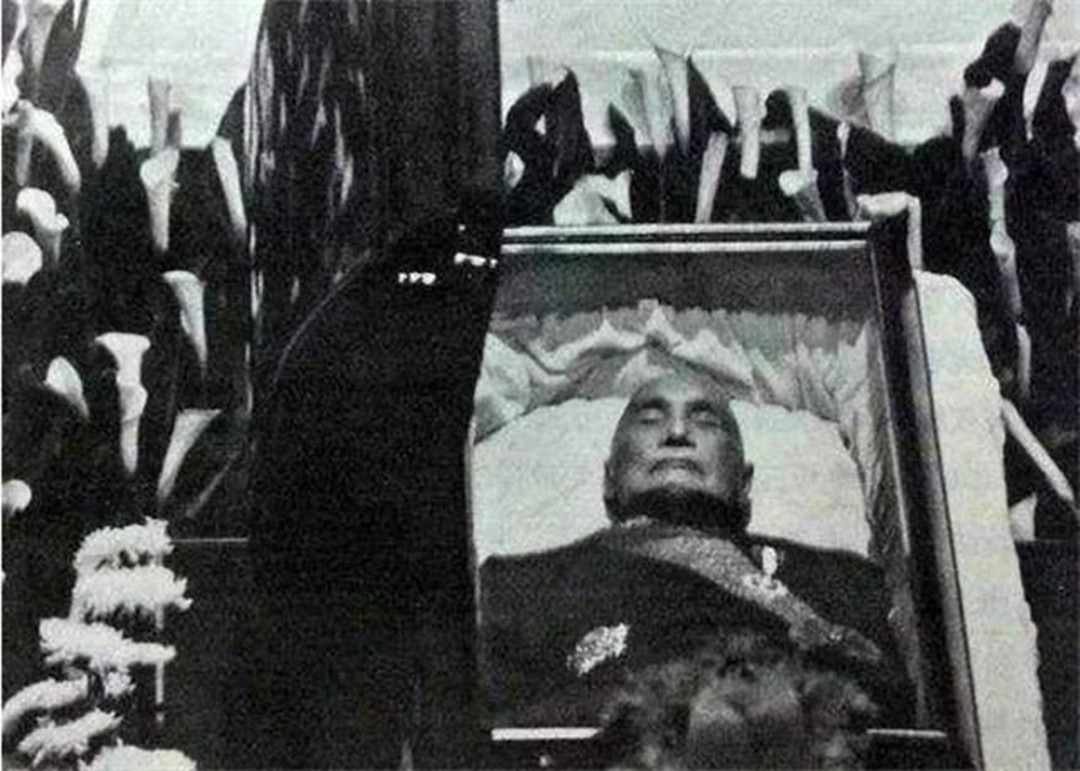 蒋介石为什么至今仍未下葬？入殓还穿七条裤子，多年以后才知原因