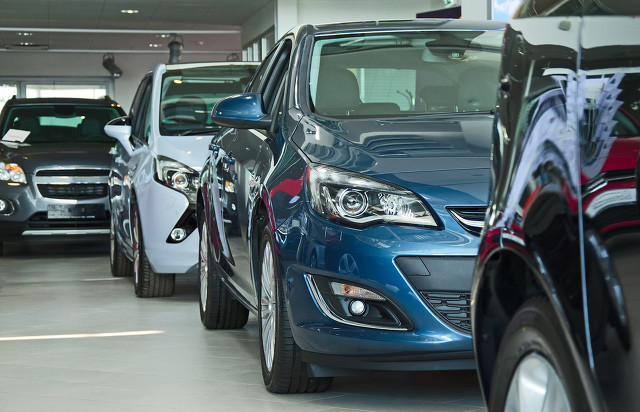 电动车汽车电池寿命一般多长,特斯拉电动车电池寿命一般多长