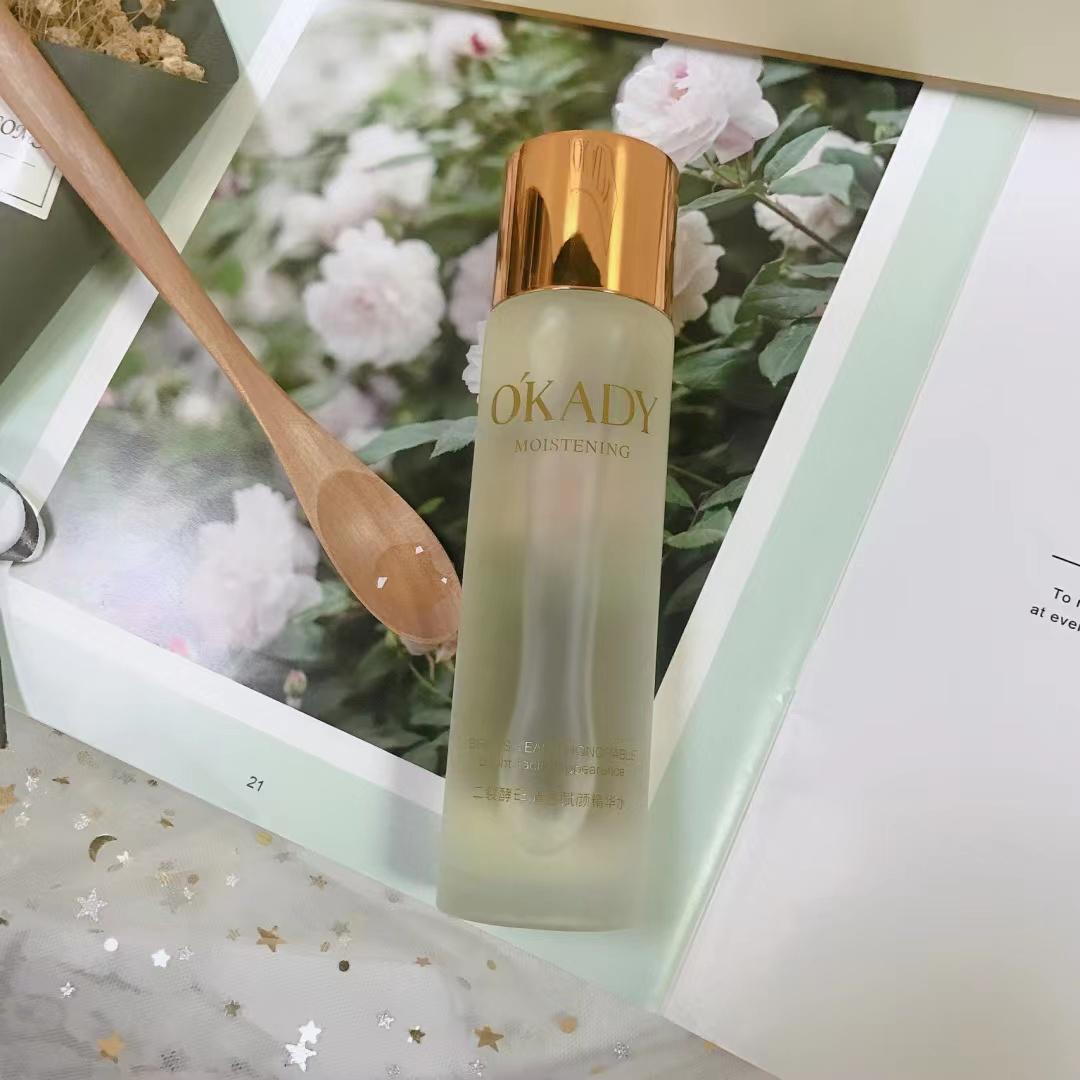 用完爽肤水洗脸的正确方法,每天清水洗脸后擦爽肤水可以吗