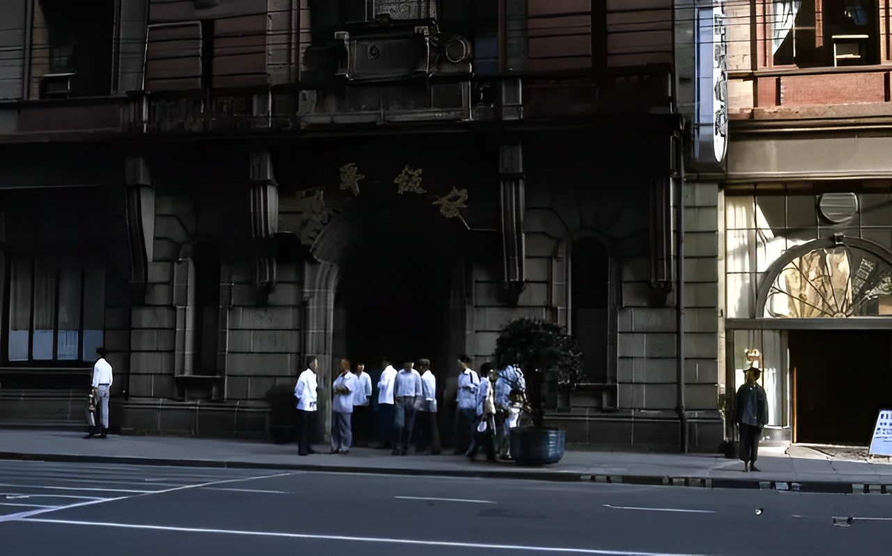 八十年代的上海老照片,踩在东海沿岸闪耀着无与伦比的繁荣骄傲