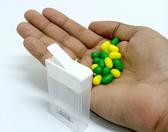 药可以躺着吃吗,药可以放在胶囊里吗