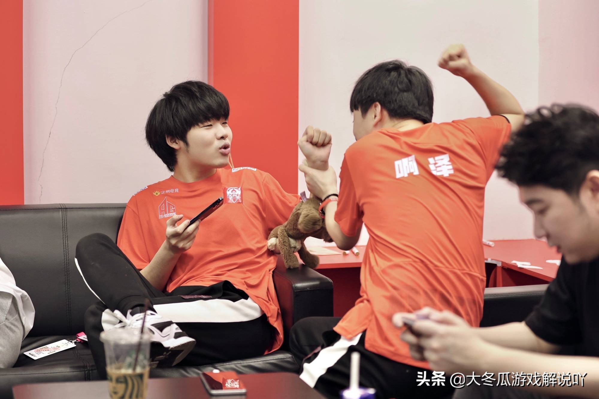 王者荣耀：2022KPL转会期，多支战队解散重组，成都AG超玩会稳了