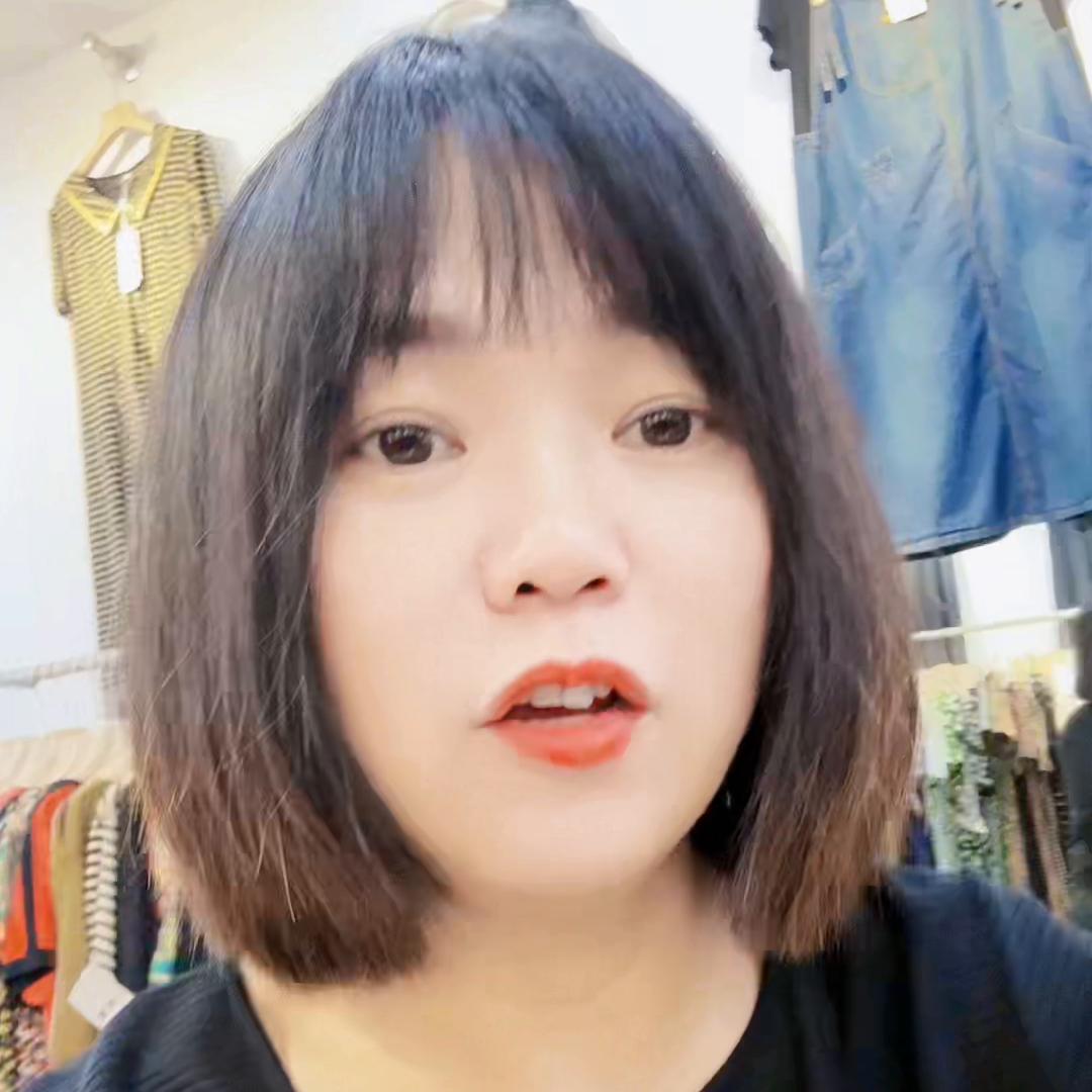 帮顾客把产品搭配好,作为服装人就是要帮客户搭配