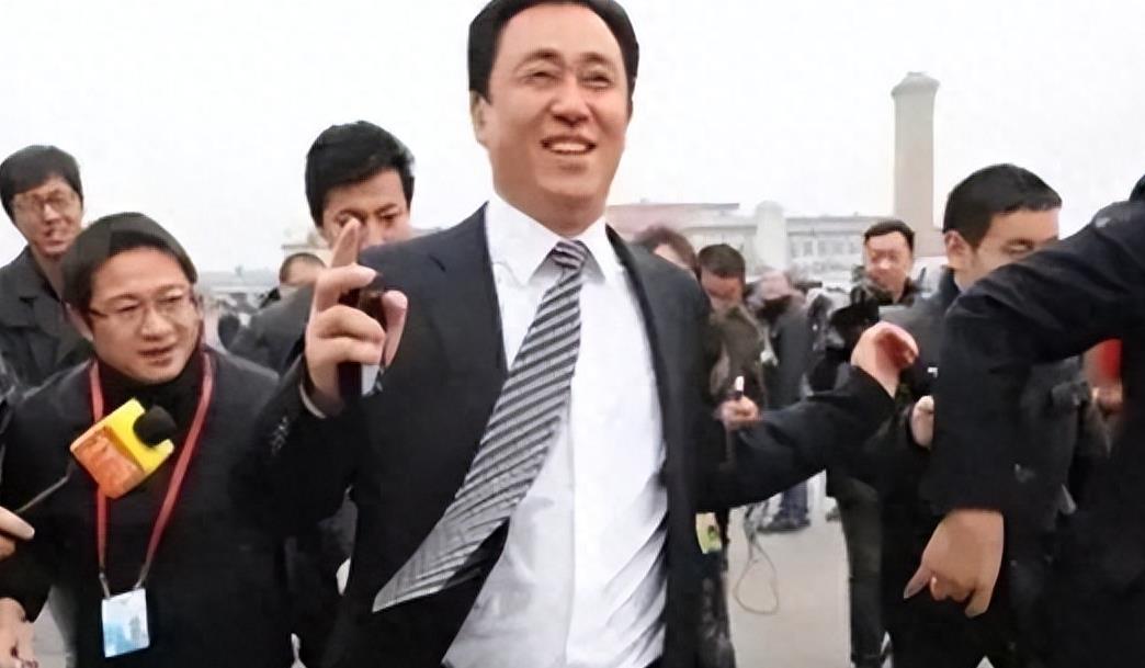 许家印歌舞团曝光：翘臀大胸，奢华考核五星住宿