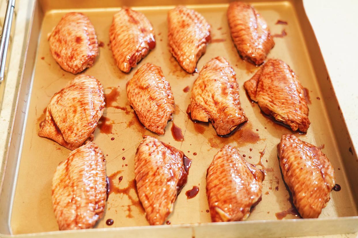 喜欢吃奥尔良烤翅在家就可以做，秘制配方好吃到吮指，价格也便宜