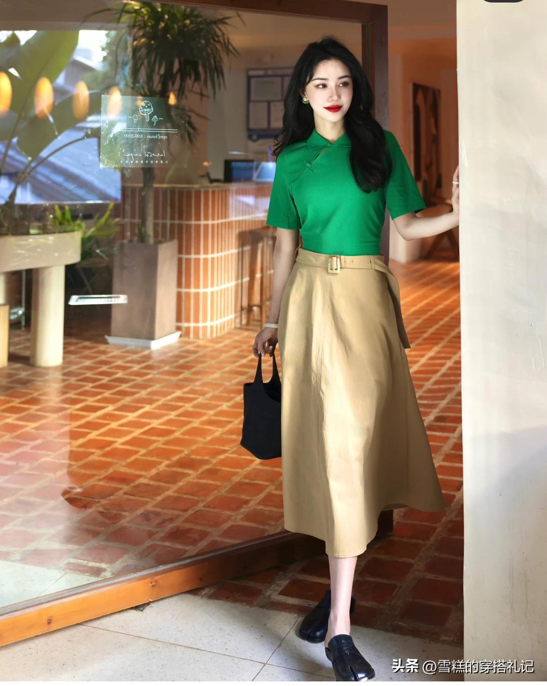 皮肤黑黄的女生穿杏色好看吗,皮肤黑黄适合穿什么色显白