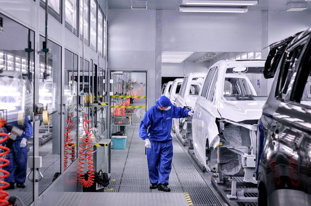 重庆制造再出发①｜“老司机”上“新赛道”看百年长安的第三次创业