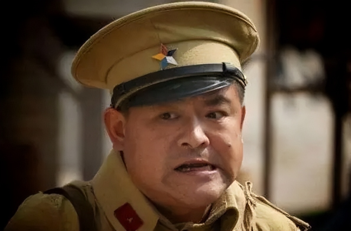 抗战时,一村长混入日军炮楼,发信号后才发现,接应部队还没上来