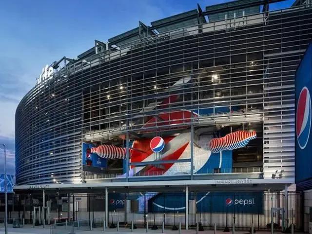 可乐公司广告：700万积分可兑换一架鹞式战机，某大学生真攒够了