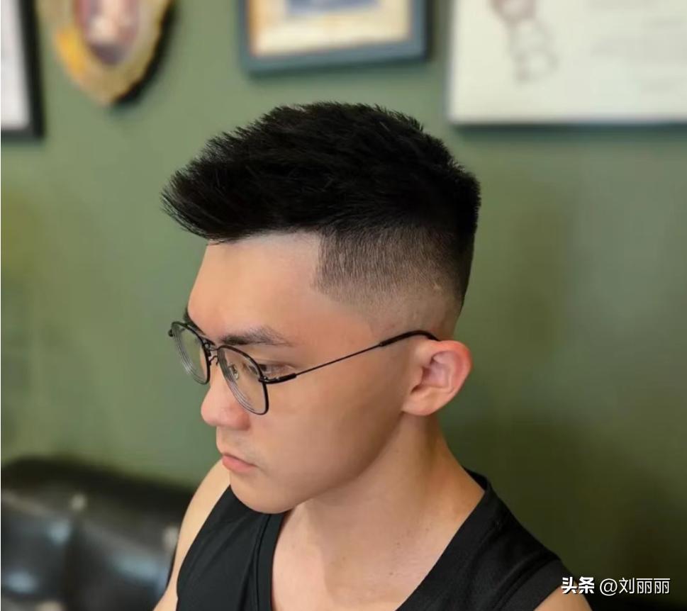 男士发型锅盖头式圆寸头,男士短发发型圆寸飞机头教程