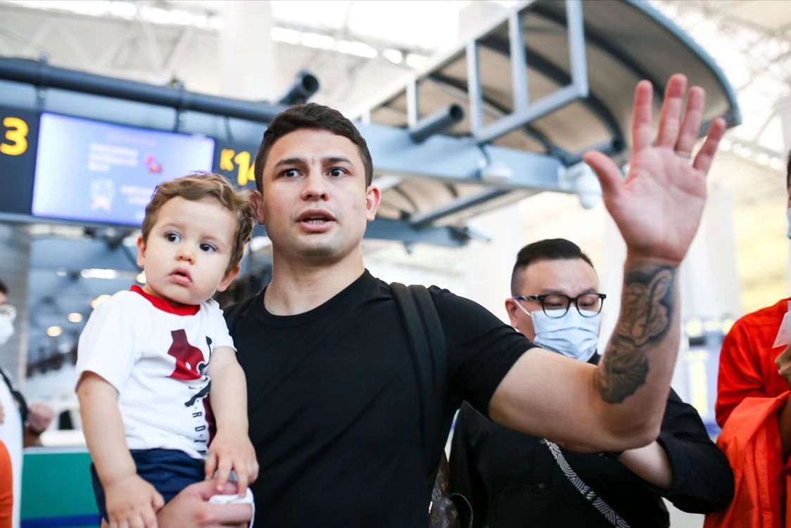 重返中超归化国脚艾克森加盟成都,广州恒大外援艾克森告别