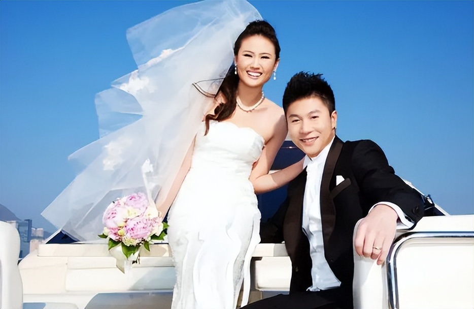 “只讲英文”李安琪：嫁*小鹏李**13年，从不说中文，哪来的优越感？