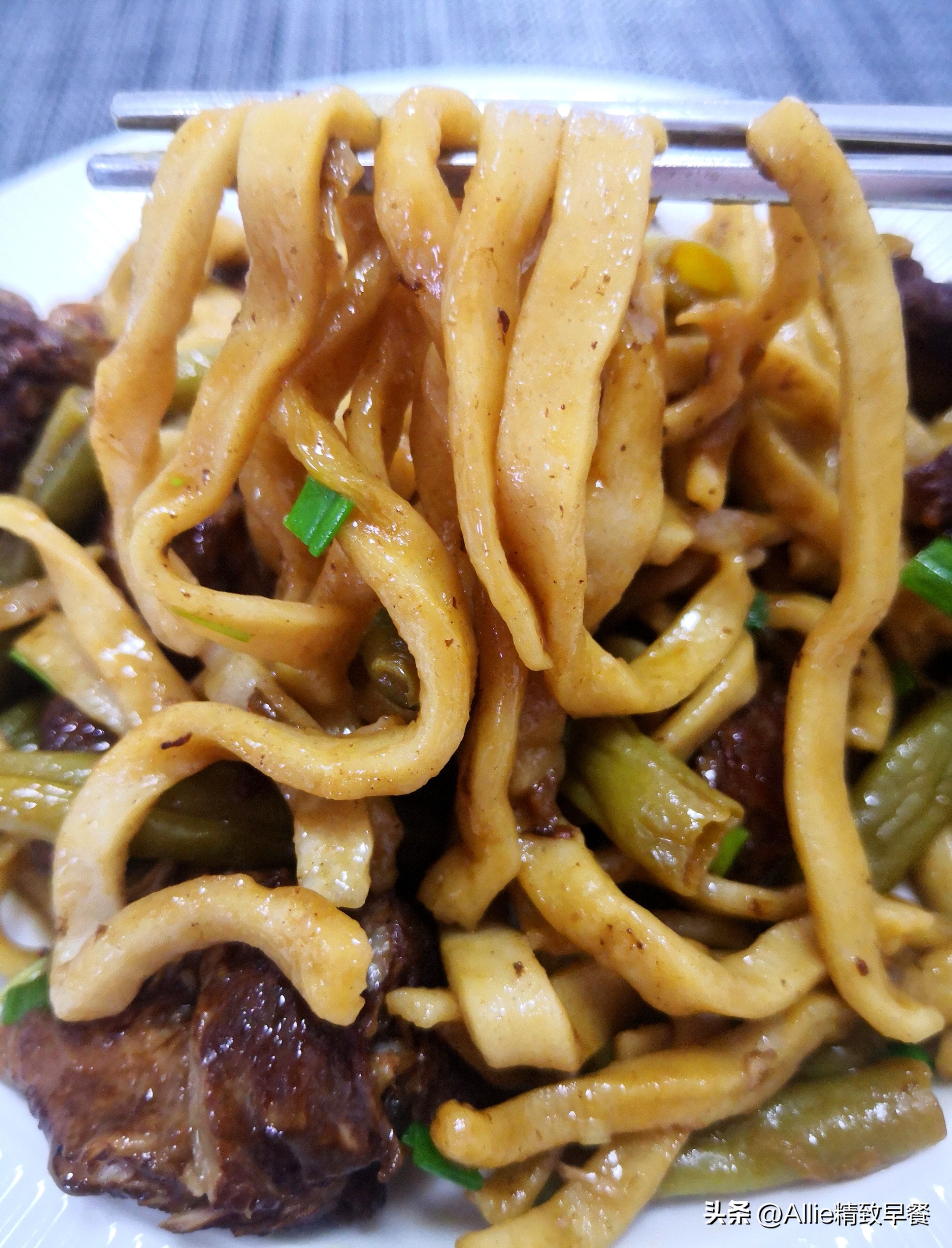 砂锅焖面老是粘锅怎么回事,豆角土豆西红柿焖面不会粘锅