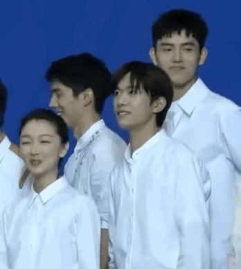 周冬雨到底和谁在一起,周冬雨赵薇关系怎么样