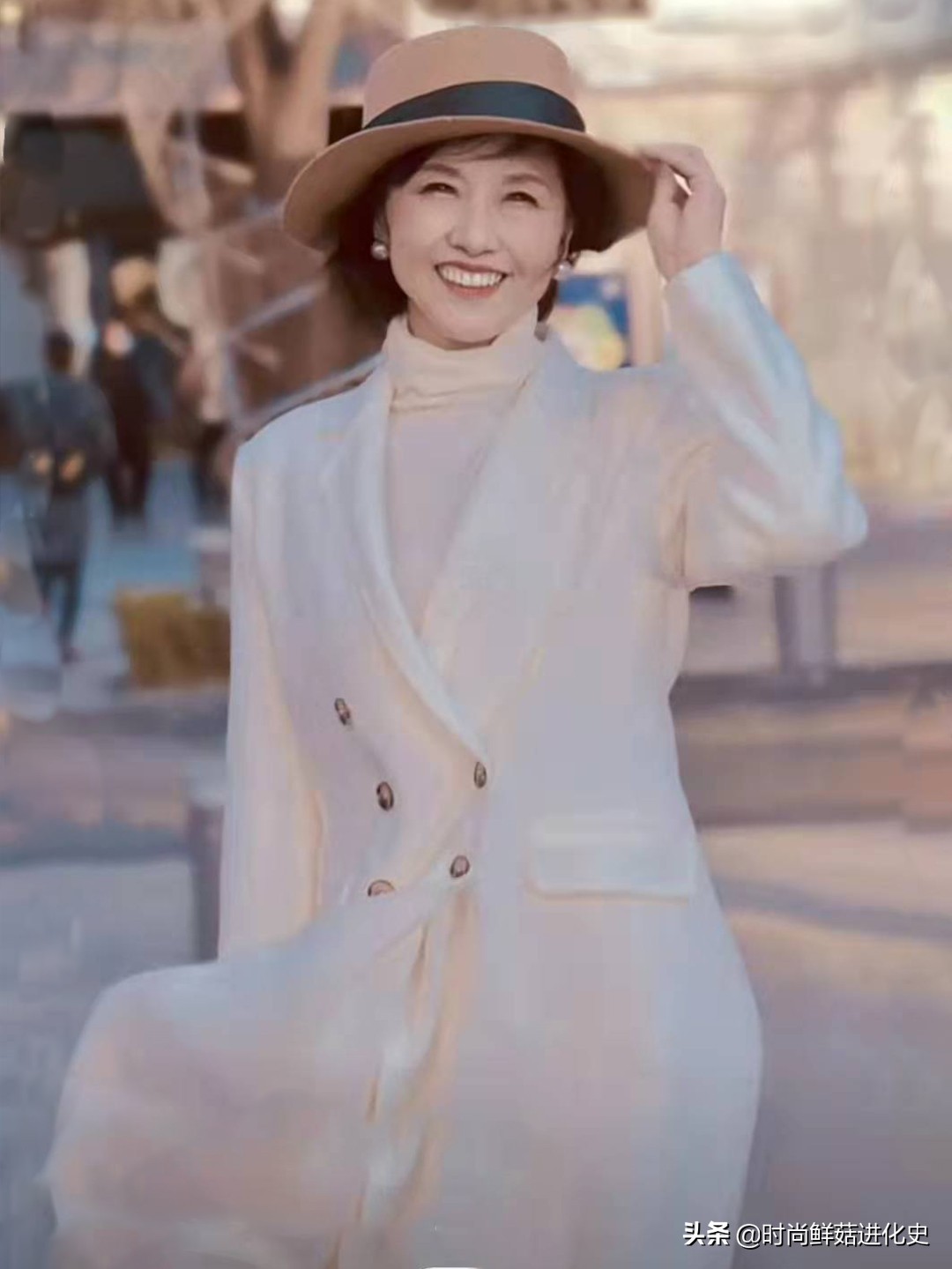 45岁穿什么颜色大衣显年轻气质,40多岁女人穿什么颜色大衣显年轻