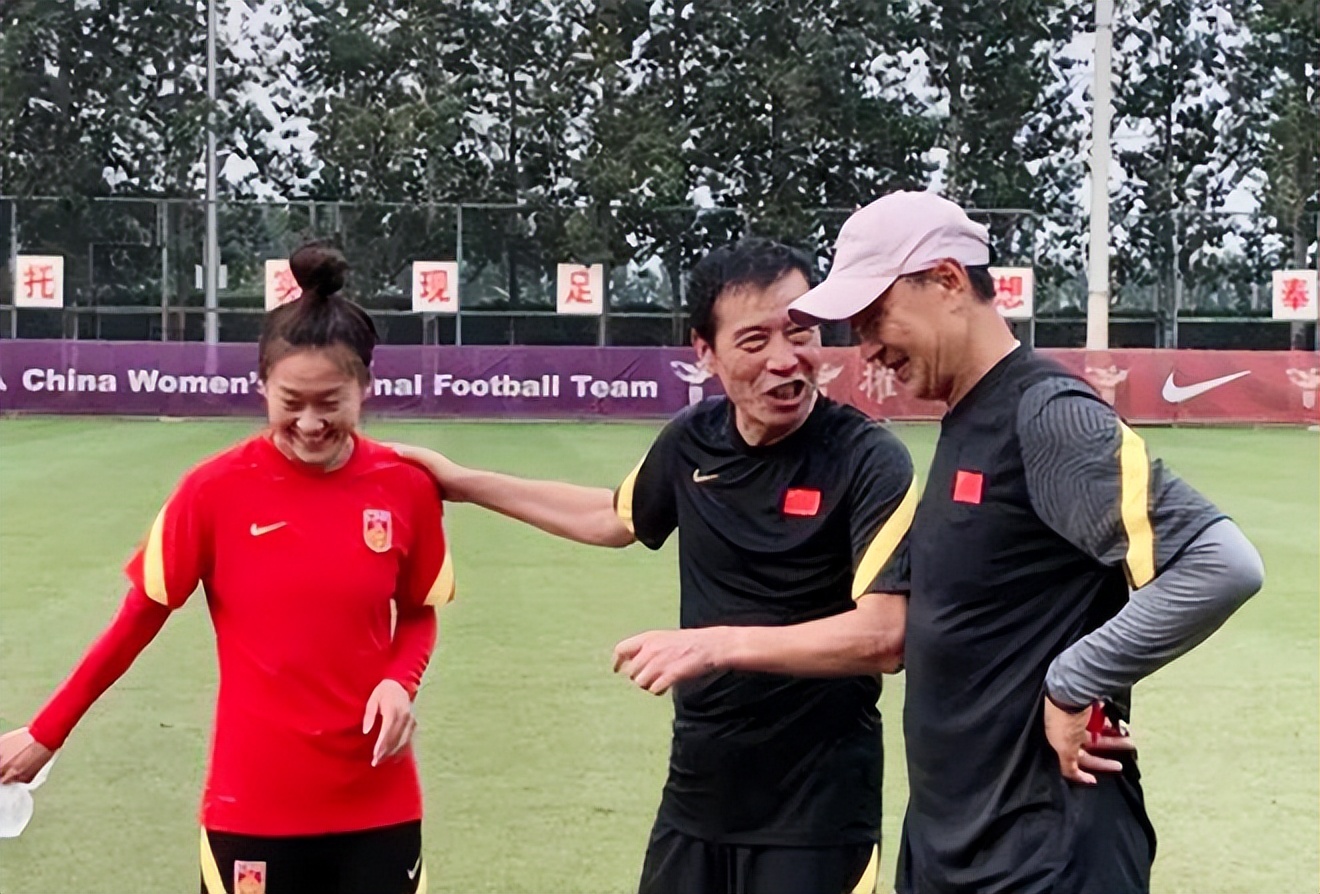 陈戌源足球水平曝光，假动作过人+门前两米单刀不进，门将不懂事