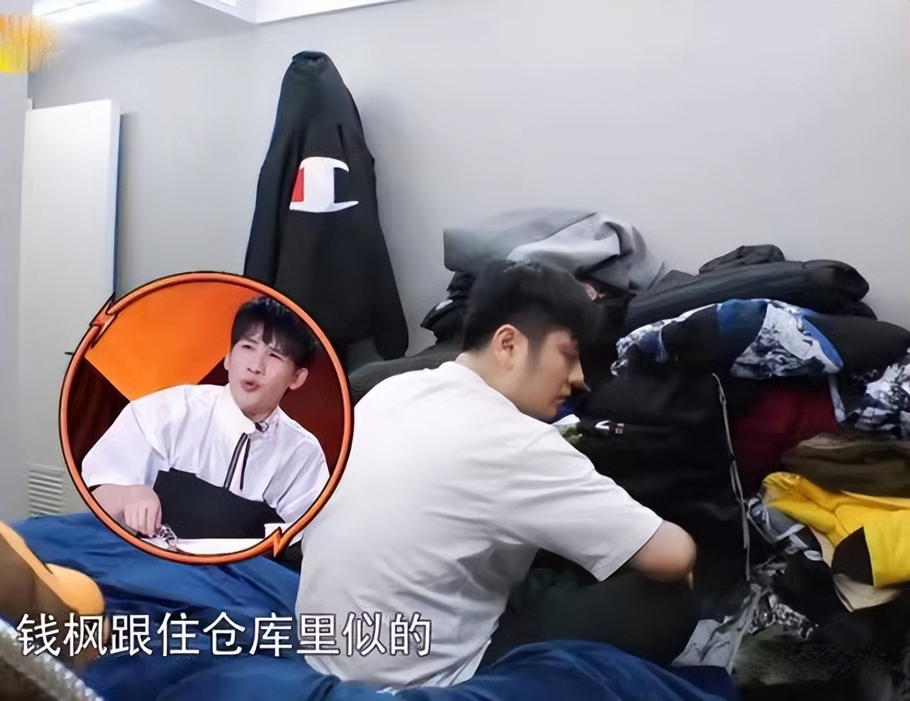 衣服鞋子满天飞,衣服鞋子堆积满地