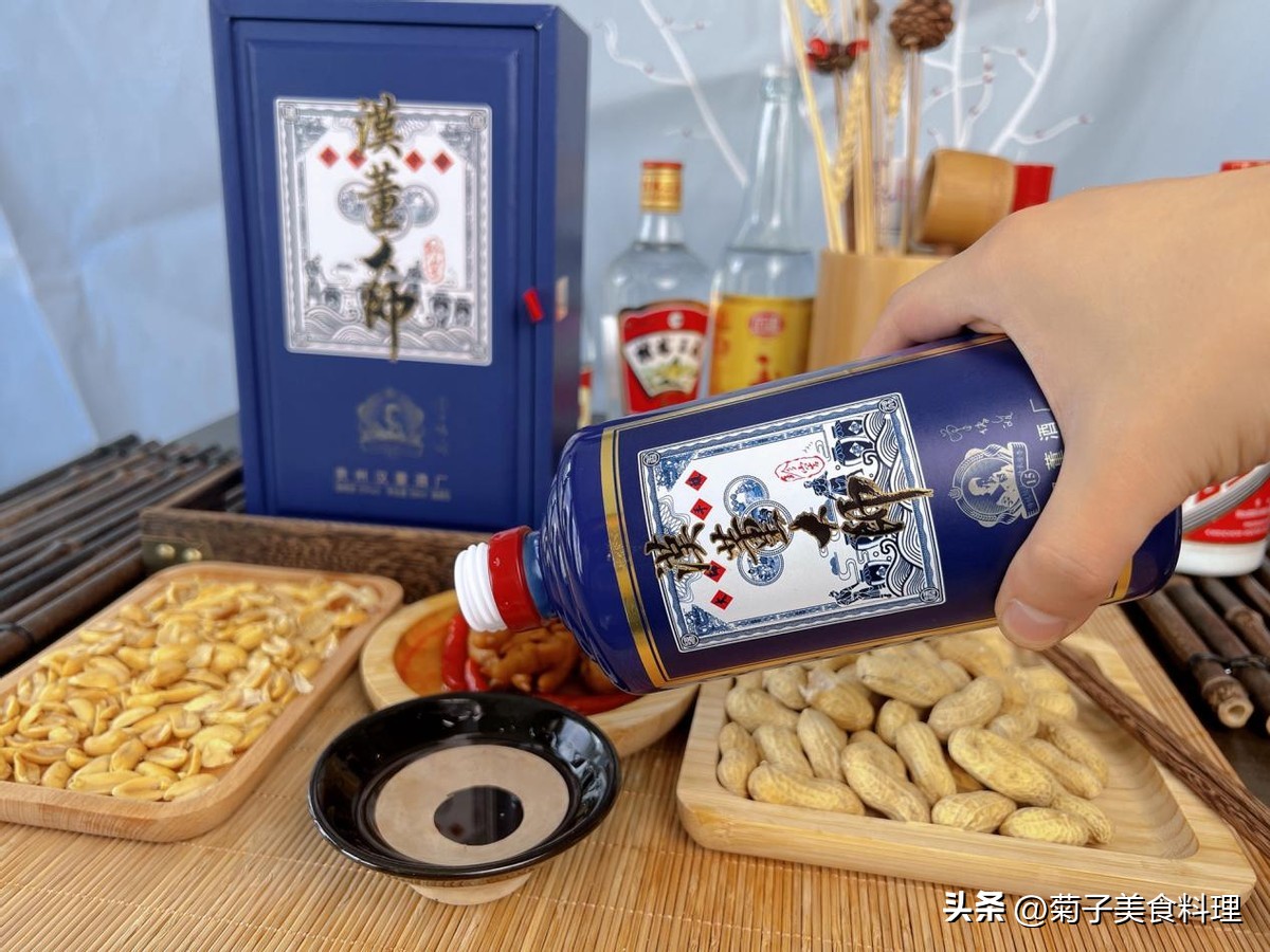 白酒不好喝酒桌上为什么必须喝,白酒没开口只剩半瓶还能喝吗