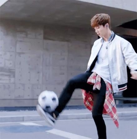 鹿晗解说世界杯评论,鹿晗是不是第一次解说世界杯