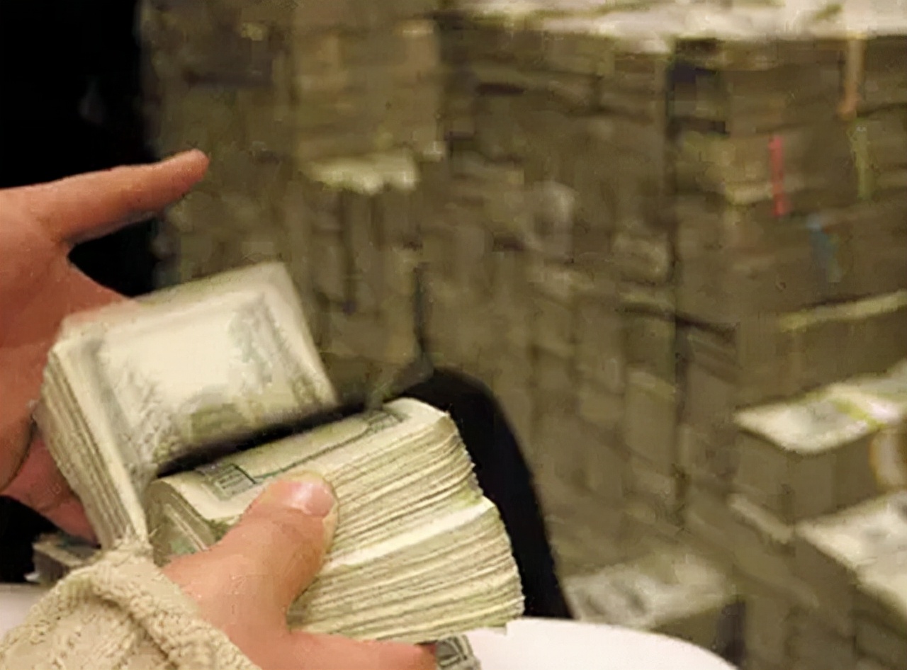 上海小伙成墨西哥毒枭,却未向中国贩毒,密室中成捆美钞垒成高台