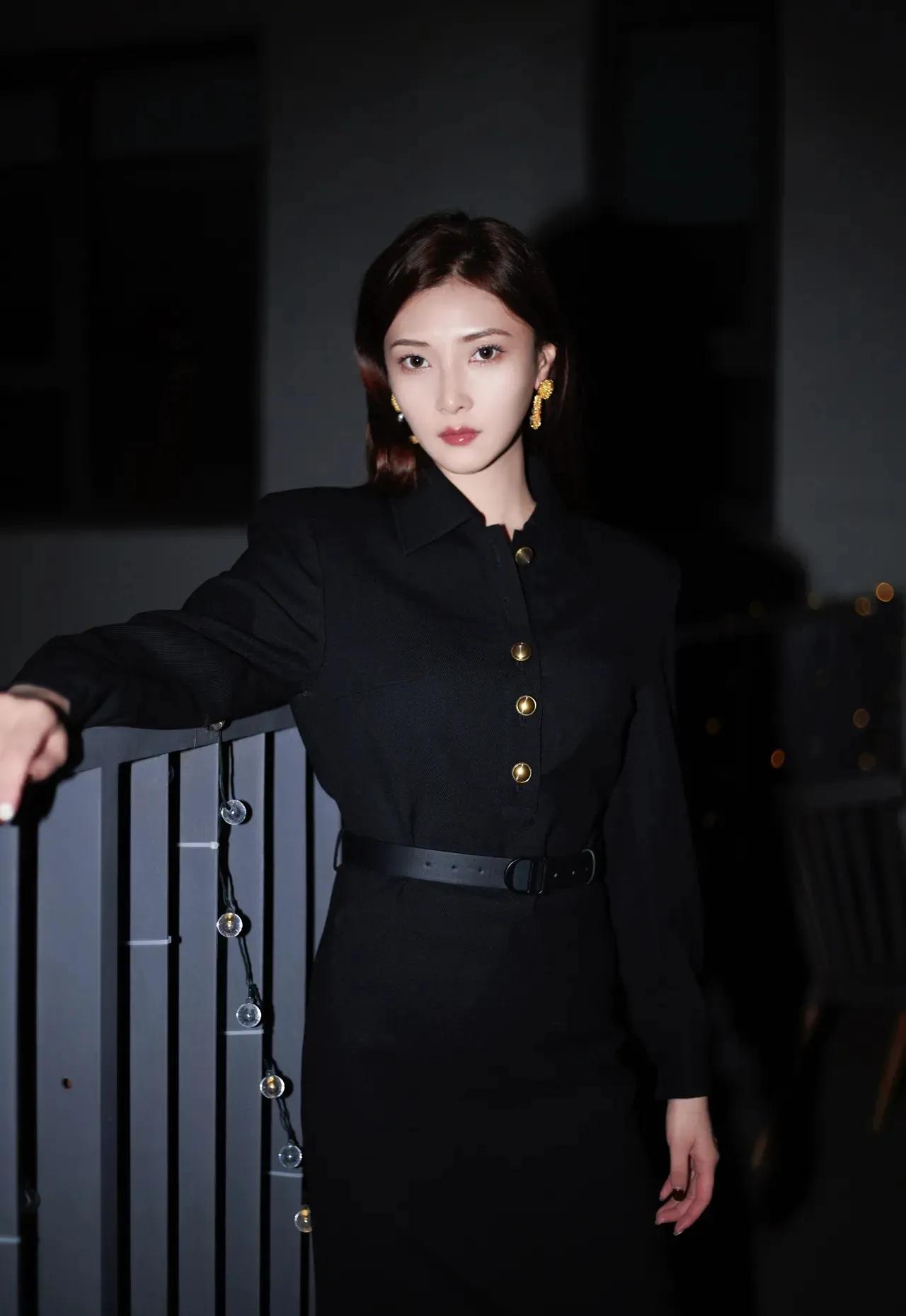 主持人柏安,柏安的红酒