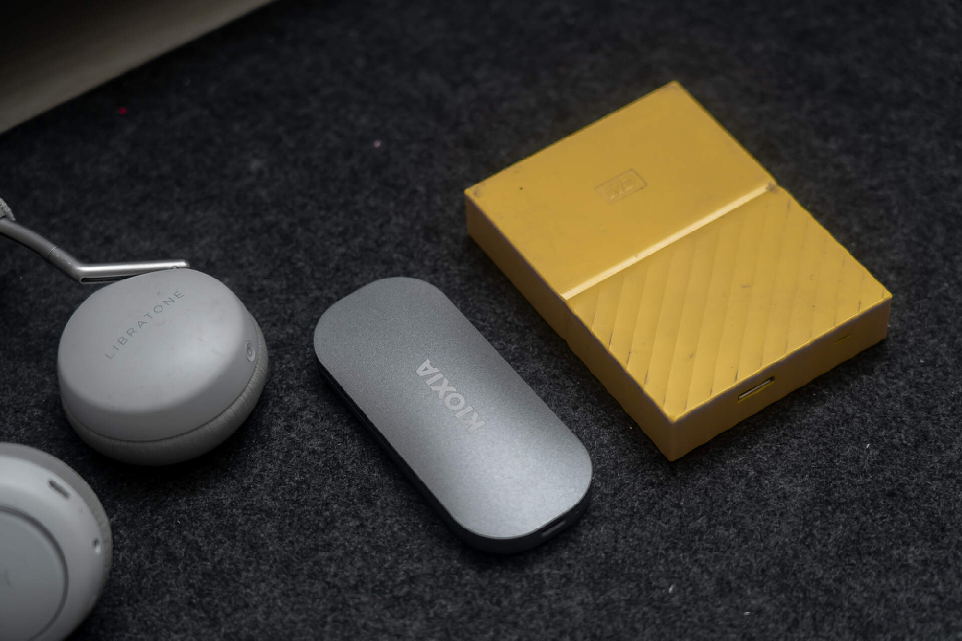 机械硬盘的读写速度比固态少多少,sata铠侠固态硬盘跑分