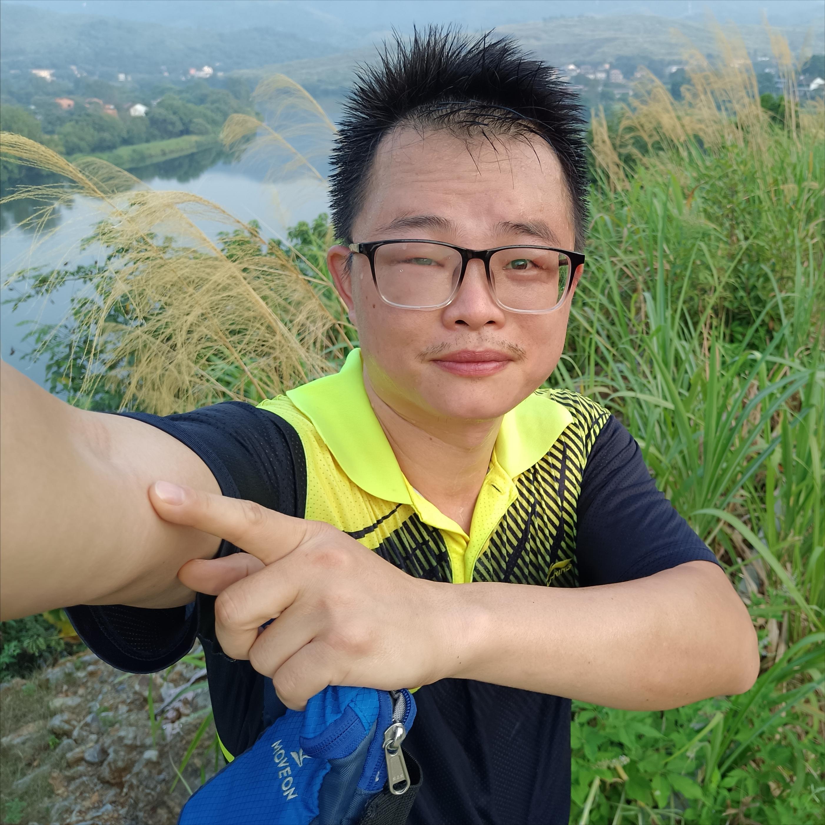 第一次被蜜蜂蛰是怎样的感觉,额头被蜜蜂蛰了没什么大的感觉