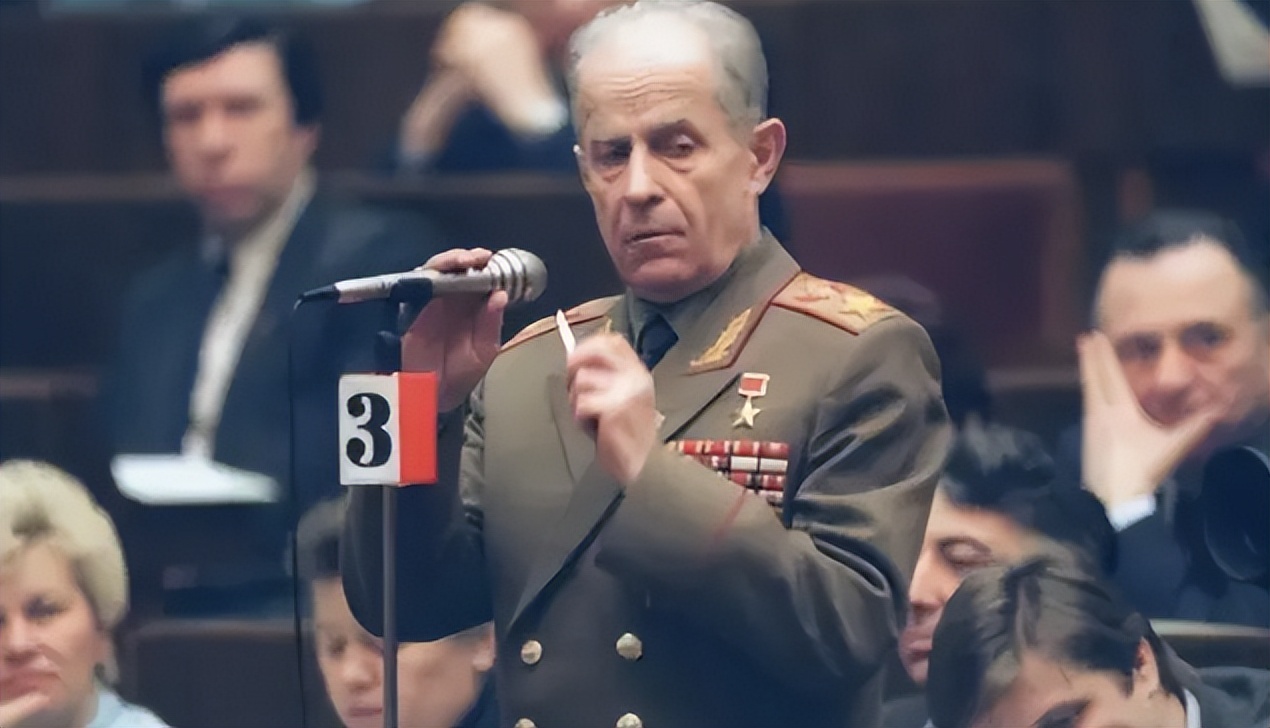 91年苏联解体，苏军元帅殉国自杀，死前修遗书5封，第5封让人心痛