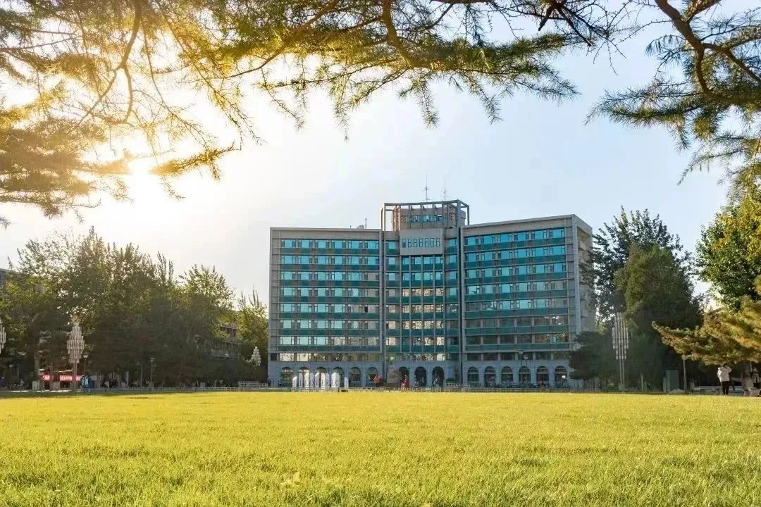 中国大学校徽宇宙的尽头，是消消乐吧？