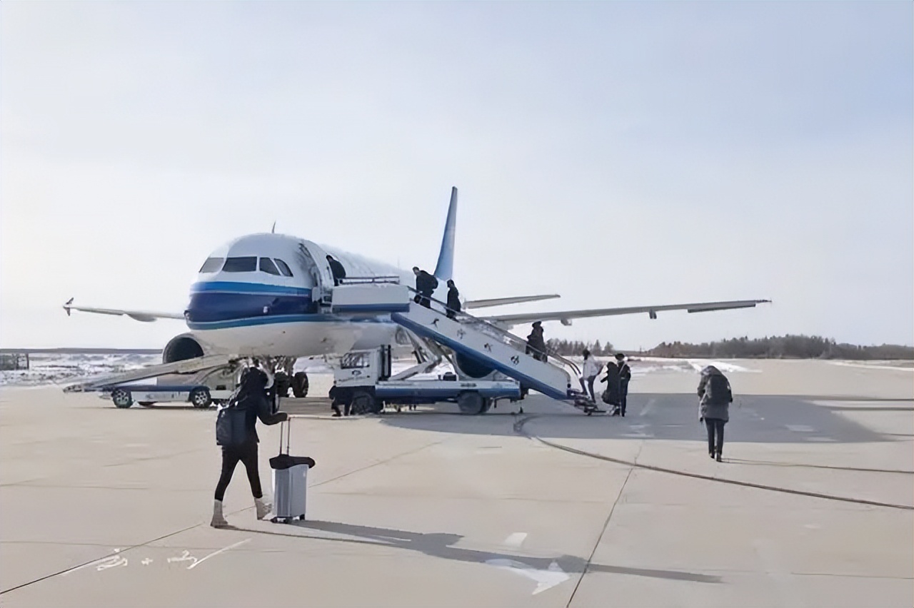 飞机上能带多大的拉杆行李箱?好多朋友不清楚,还很可能花冤枉钱