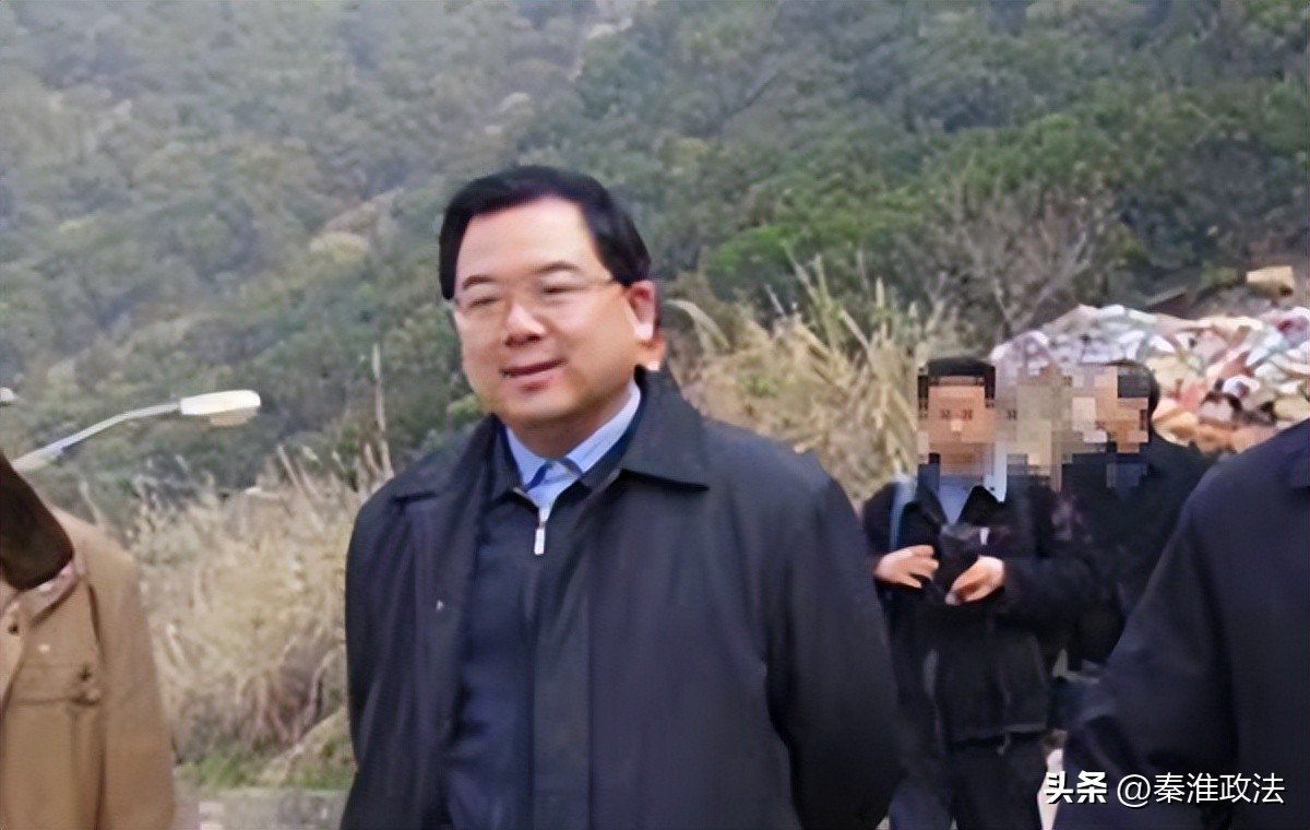 人生的十字路口，他一错再错——湖北省宜昌市原市长助理、三峡坝区工委*党**委原书记王松华腐败警示录