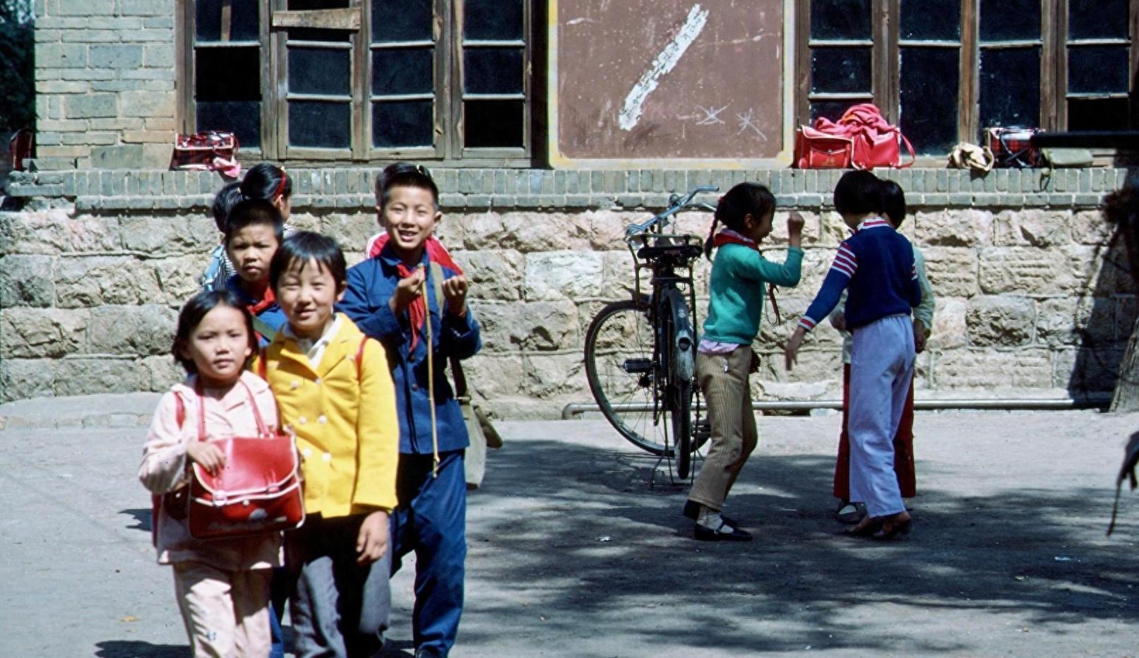 去武汉出差，同学小姨子热情招待我，与她发生幸福的事