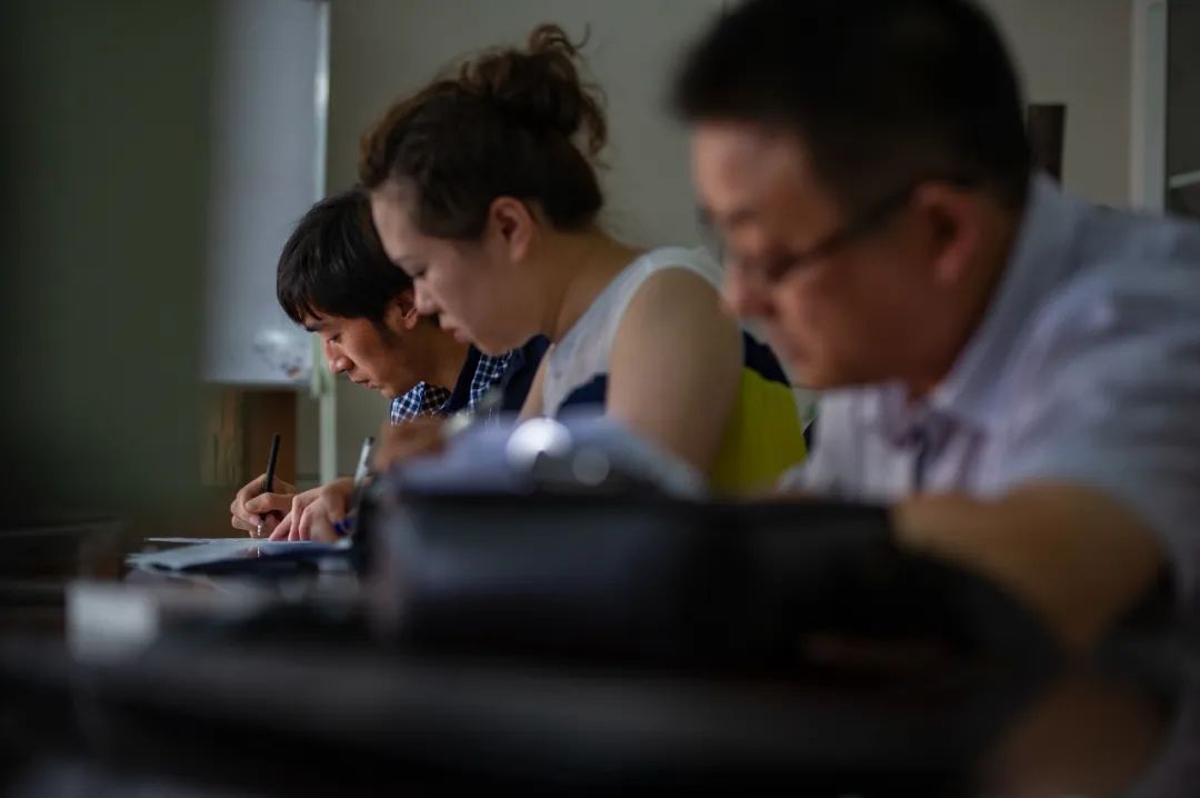 大学生求职时不应该以薪资为重,大学生求职时应不应该以薪水为重