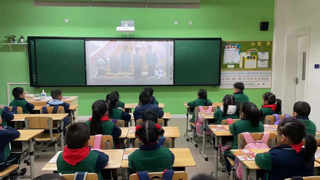 开学啦听听新生的感受,开学了看一下宿舍的环境