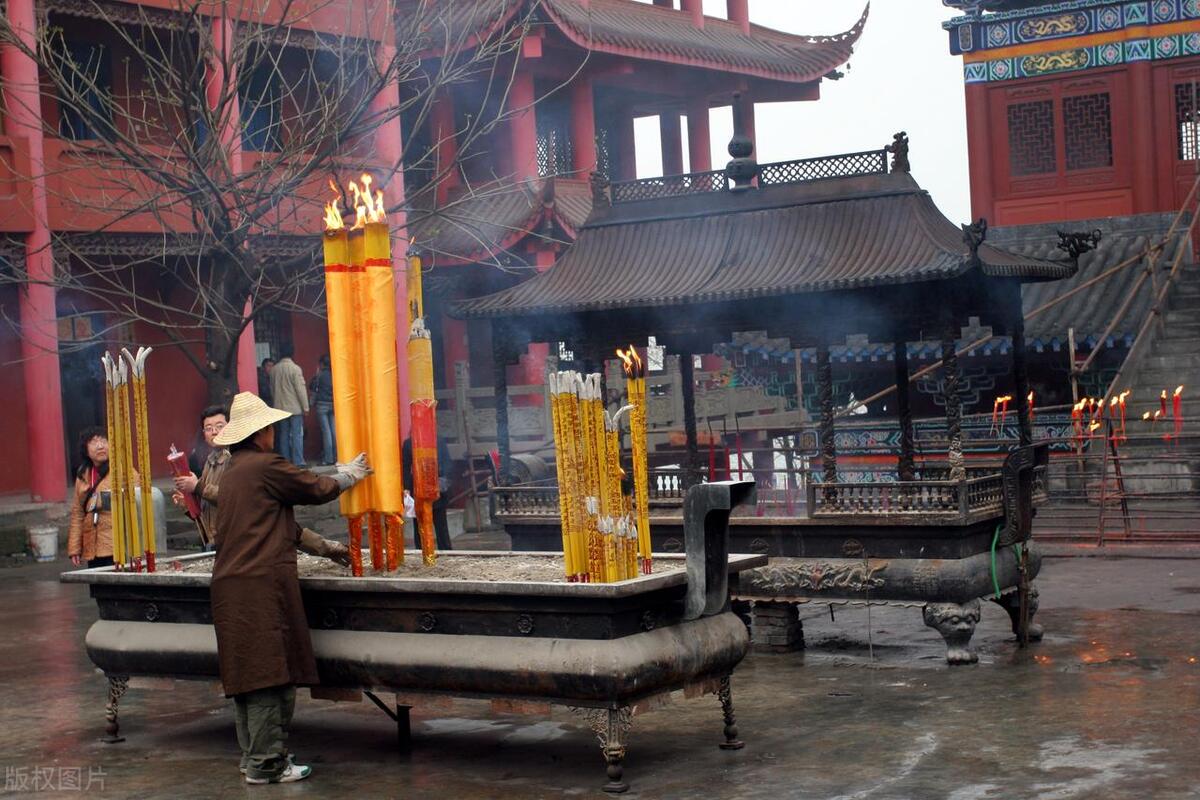 上香三柱各代表什么,上香为何是三根香