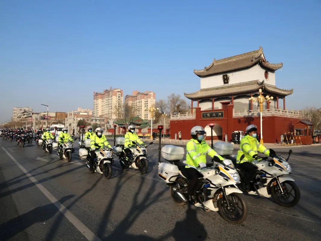 璀﹀療涓轰綘骞冲畨鍥㈠渾淇濋┚鎶よ埅,璀﹀療鍥炲鍧氬畧宀椾綅瀹堟姢涓囧鍥㈠渾