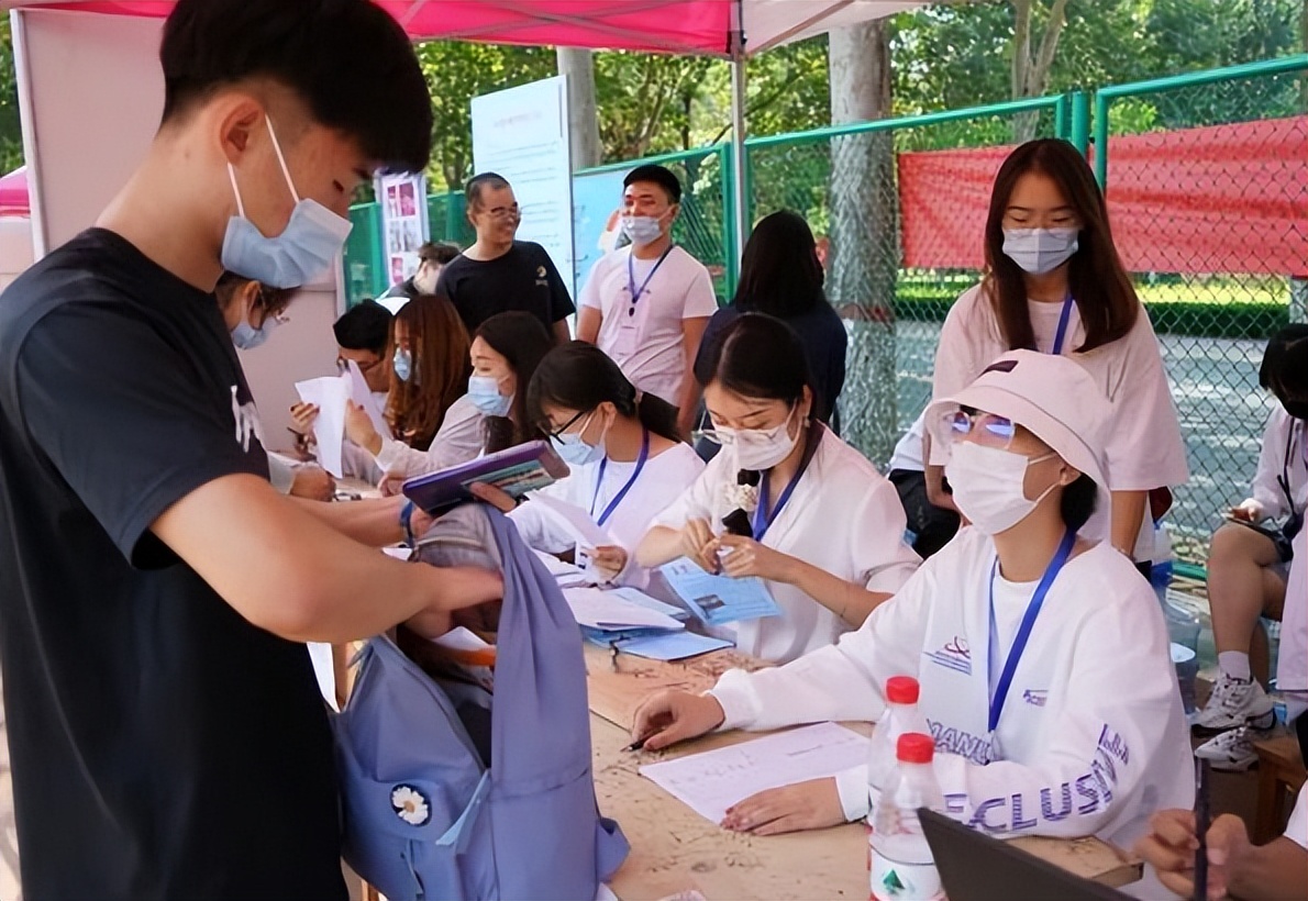 怎么收到编号001的录取通知书,学生录取通知书上的编号