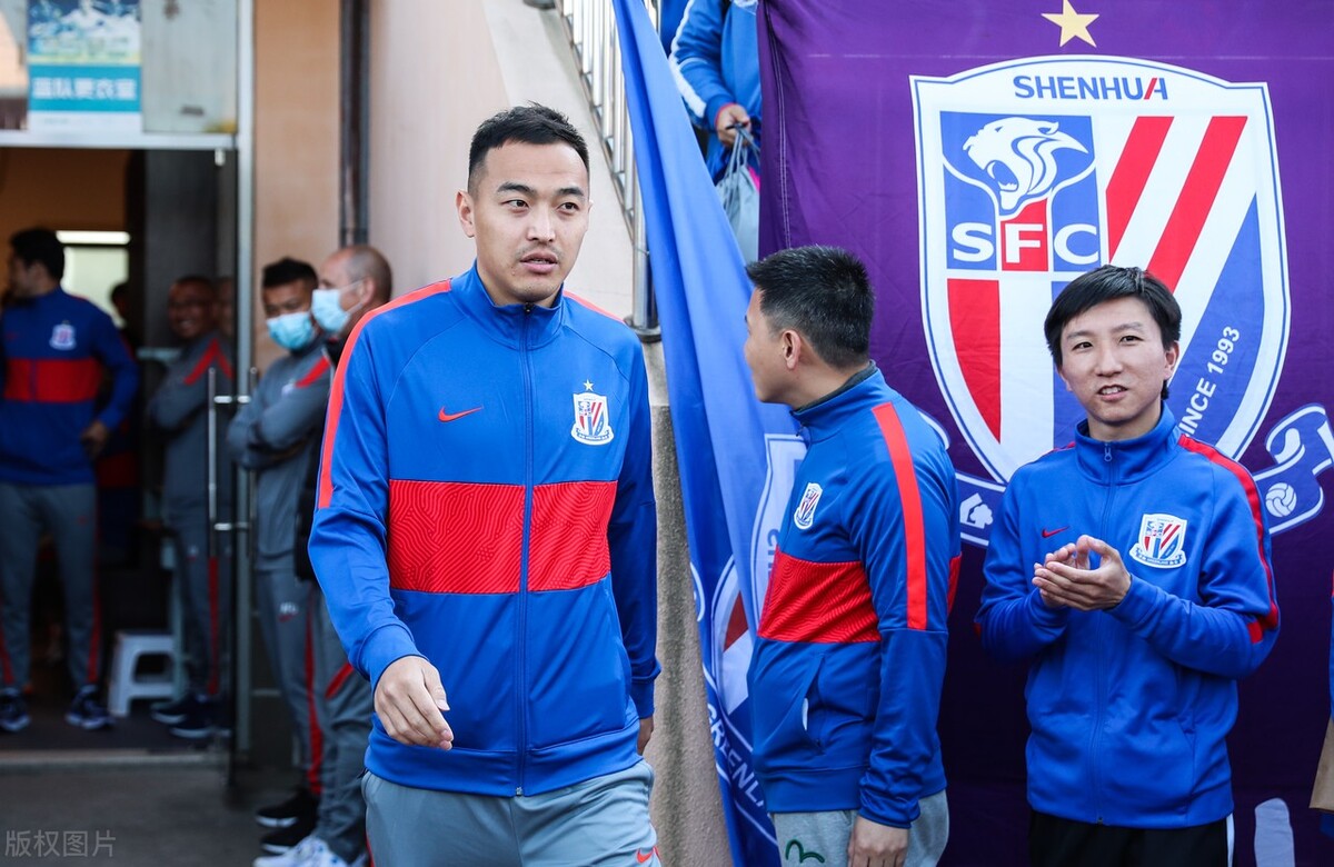 冯潇霆调侃足球视频,前国足队长冯潇霆暗讽巩汉林