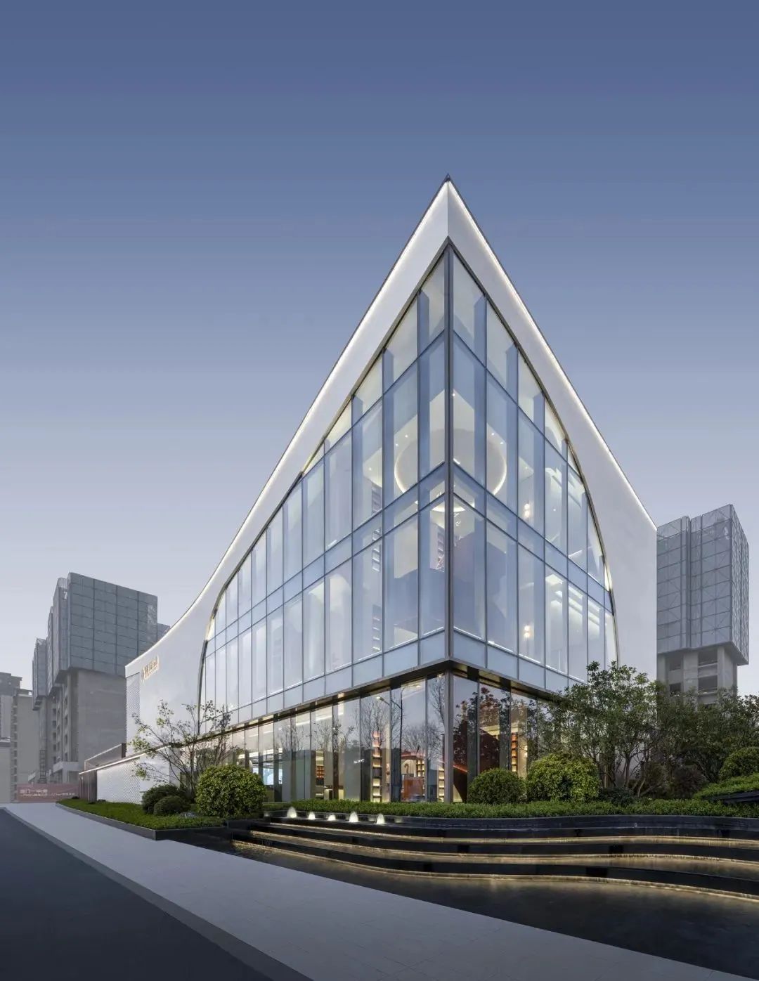 中营腾憬｜示范区如何通过玻璃做出亮点，设计+选材+施工工艺