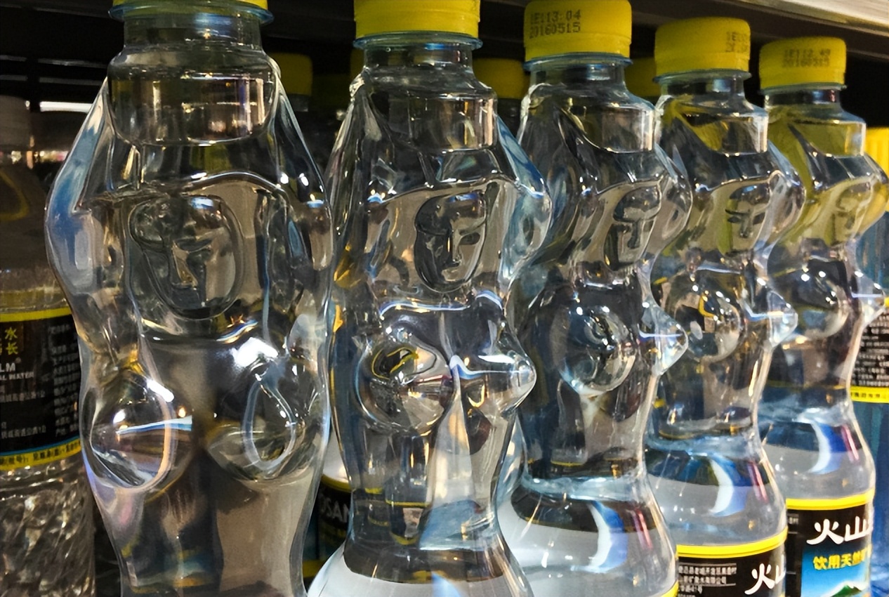 椰树椰汁深蓝色,椰树牌椰汁黑红