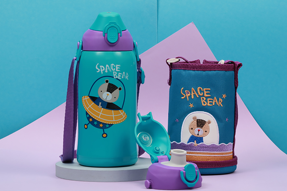 优质塑料水杯的生产厂家,水杯怎么选安全实用又便宜产地