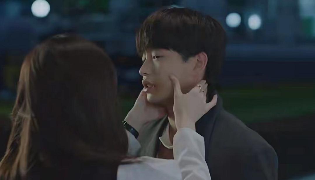 一集翻车，两集接吻，这剧的工业糖精真的不甜